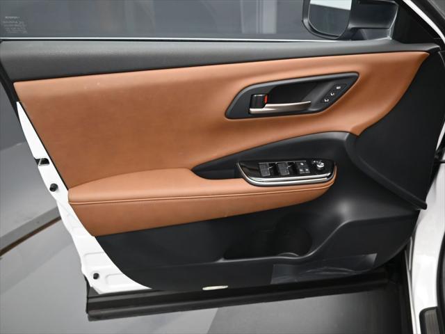 Photo of 2025 Oxygen White Toyota Crown Signia