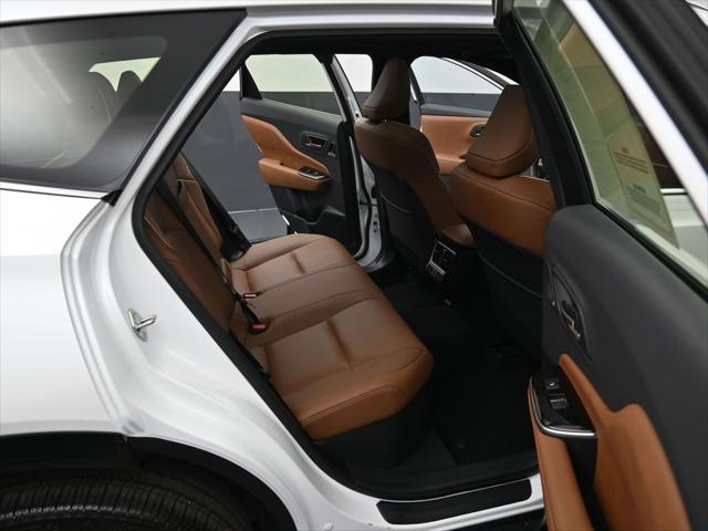 Photo of 2025 Oxygen White Toyota Crown Signia