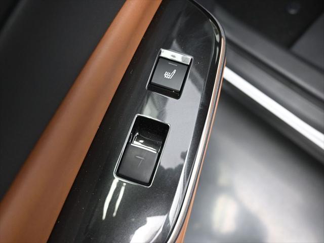 Photo of 2025 Oxygen White Toyota Crown Signia