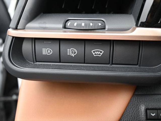 Photo of 2025 Oxygen White Toyota Crown Signia