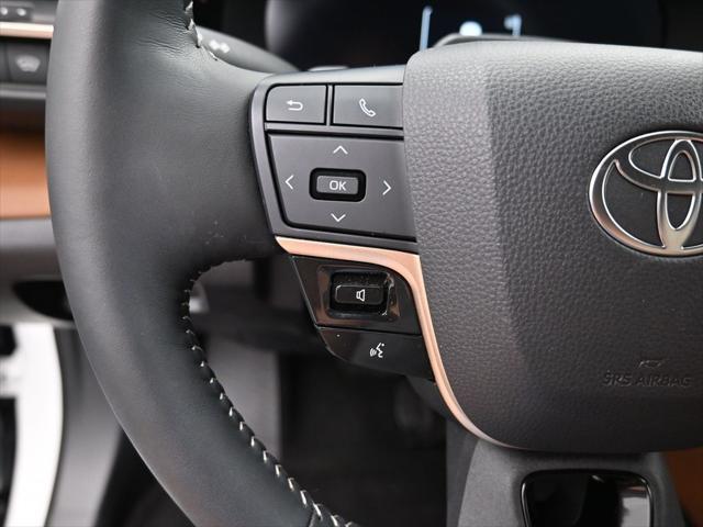 Photo of 2025 Oxygen White Toyota Crown Signia