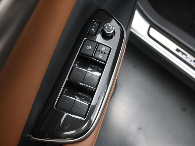 Photo of 2025 Oxygen White Toyota Crown Signia