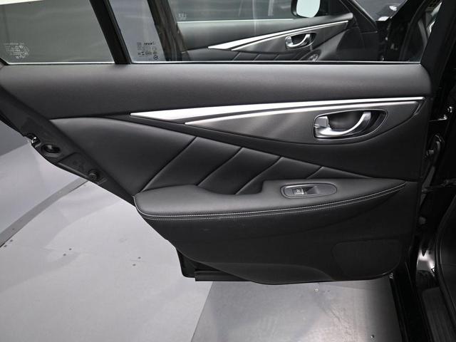 Photo of 2015 Black Obsidian INFINITI Q50