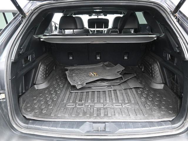 Photo of 2022 Gray Metallic Subaru Outback
