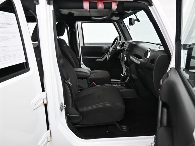 Photo of 2017 Bright White Clearcoat Jeep Wrangler Unlimited