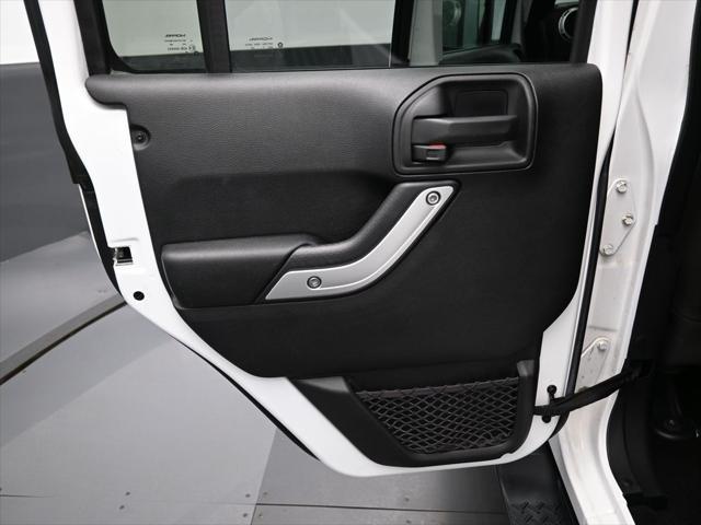 Photo of 2017 Bright White Clearcoat Jeep Wrangler Unlimited
