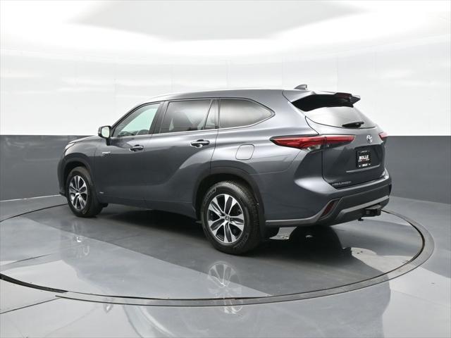 Photo of 2020 Magnetic Gray Metallic Toyota Highlander Hybrid