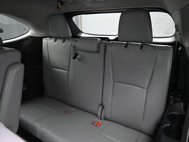 Photo of 2020 Magnetic Gray Metallic Toyota Highlander Hybrid