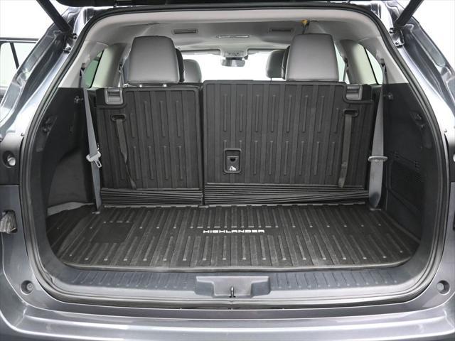 Photo of 2020 Magnetic Gray Metallic Toyota Highlander Hybrid