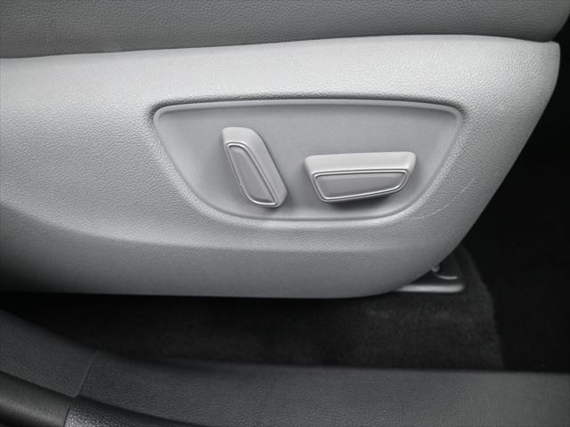 Photo of 2020 Magnetic Gray Metallic Toyota Highlander Hybrid