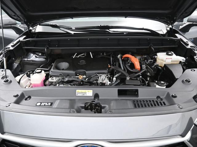 Photo of 2020 Magnetic Gray Metallic Toyota Highlander Hybrid