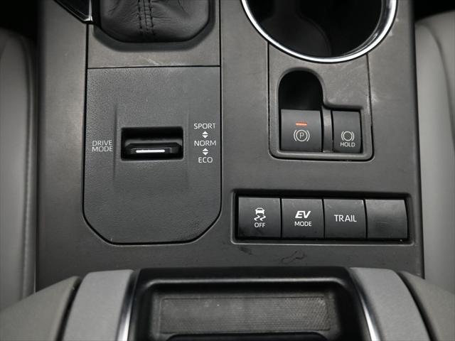 Photo of 2020 Magnetic Gray Metallic Toyota Highlander Hybrid