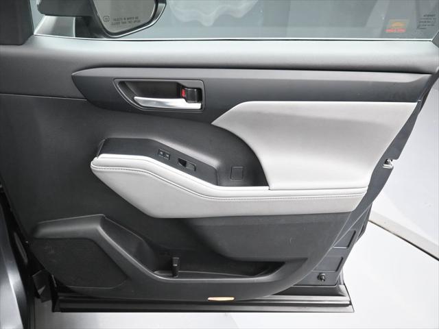 Photo of 2020 Magnetic Gray Metallic Toyota Highlander Hybrid