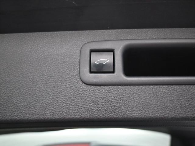 Photo of 2020 Magnetic Gray Metallic Toyota Highlander Hybrid
