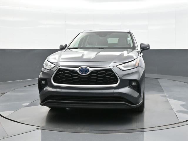 Photo of 2020 Magnetic Gray Metallic Toyota Highlander Hybrid