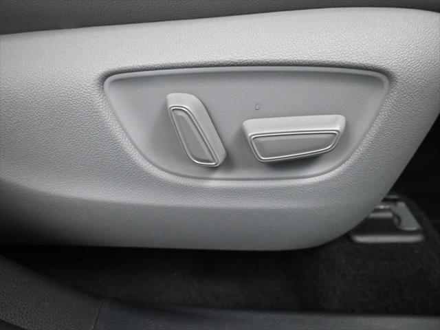Photo of 2021 Celestial Silver Metallic Toyota Highlander
