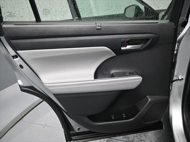 Photo of 2021 Celestial Silver Metallic Toyota Highlander