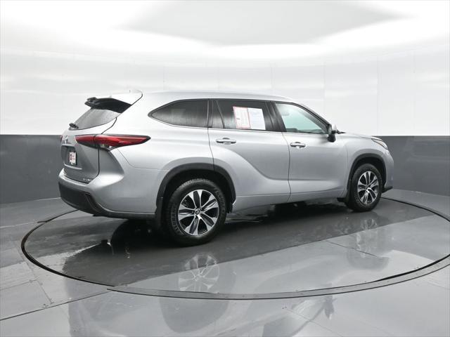 Photo of 2021 Celestial Silver Metallic Toyota Highlander