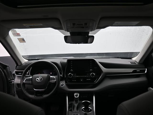 Photo of 2021 Celestial Silver Metallic Toyota Highlander