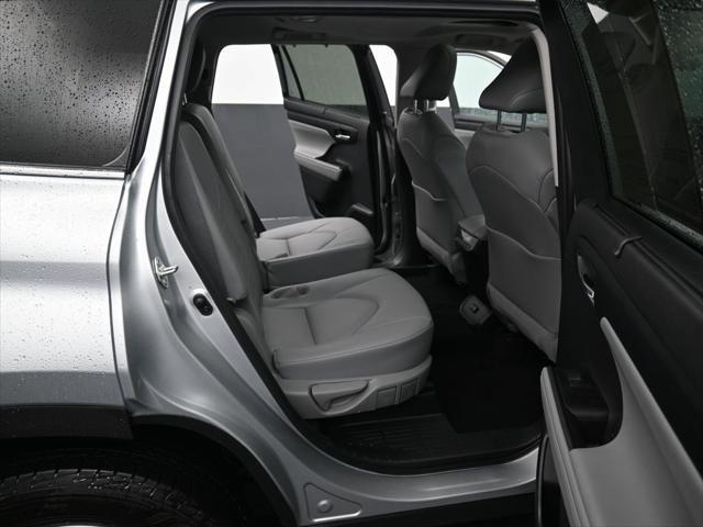 Photo of 2021 Celestial Silver Metallic Toyota Highlander