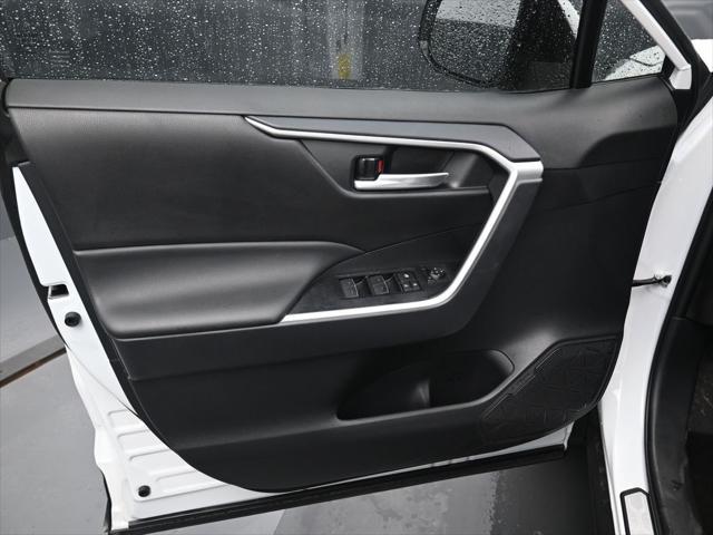 Photo of 2024 Pearl Toyota RAV4 Hybrid