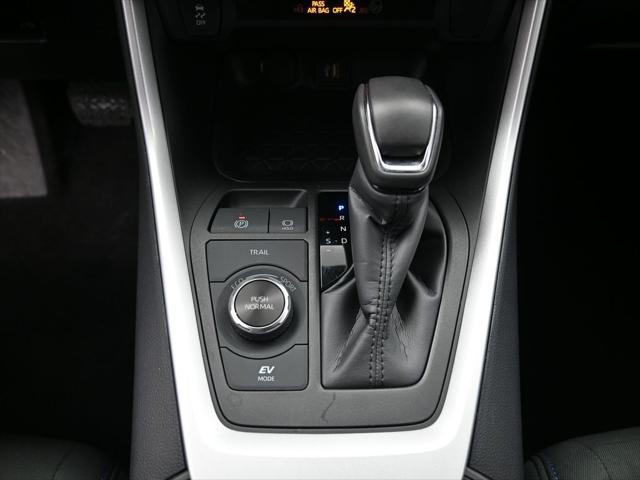 Photo of 2024 Pearl Toyota RAV4 Hybrid
