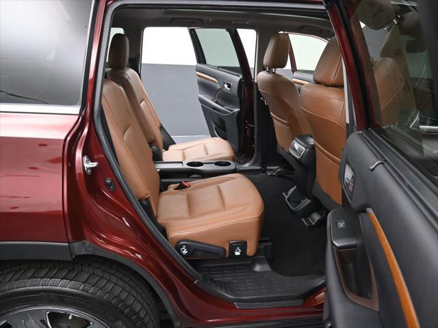 Photo of 2018 Ooh La La Rouge Mica Toyota Highlander