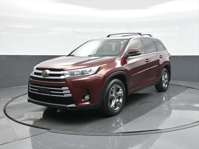 Photo of 2018 Ooh La La Rouge Mica Toyota Highlander