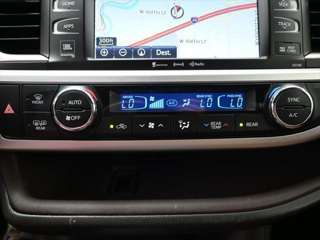 Photo of 2018 Ooh La La Rouge Mica Toyota Highlander