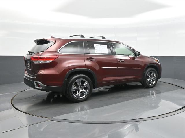Photo of 2018 Ooh La La Rouge Mica Toyota Highlander