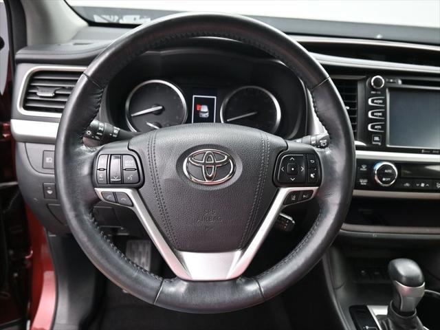 Photo of 2018 Ooh La La Rouge Mica Toyota Highlander
