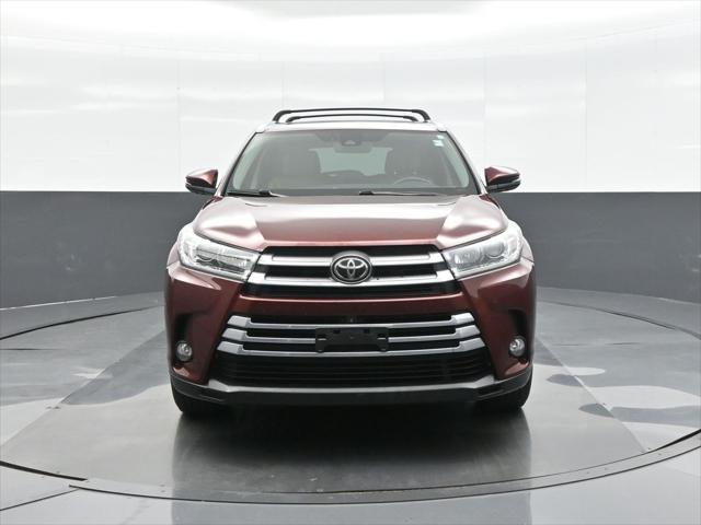 Photo of 2018 Ooh La La Rouge Mica Toyota Highlander