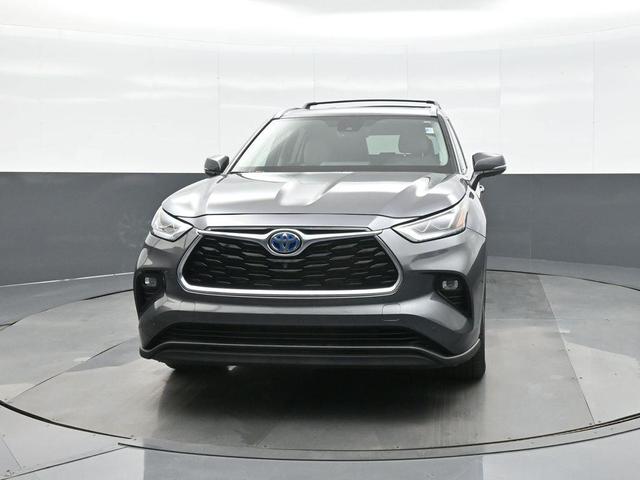 Photo of 2022 Magnetic Gray Metallic Toyota Highlander Hybrid