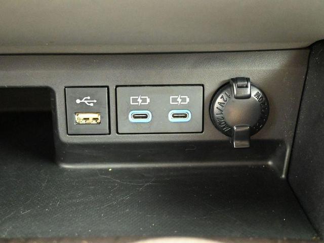 Photo of 2022 Magnetic Gray Metallic Toyota Highlander Hybrid