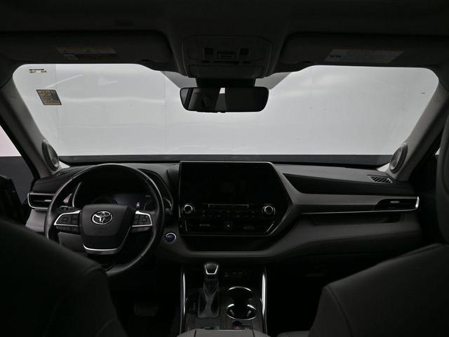 Photo of 2022 Magnetic Gray Metallic Toyota Highlander Hybrid