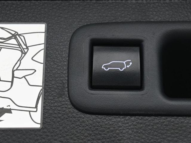 Photo of 2022 Magnetic Gray Metallic Toyota Highlander Hybrid
