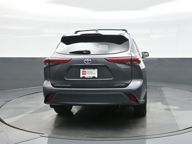 Photo of 2022 Magnetic Gray Metallic Toyota Highlander Hybrid