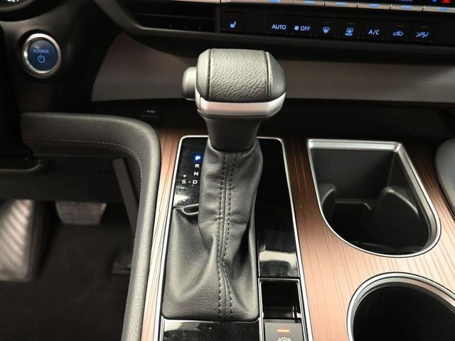 Photo of 2023 Predawn Gray Mica Toyota Sienna