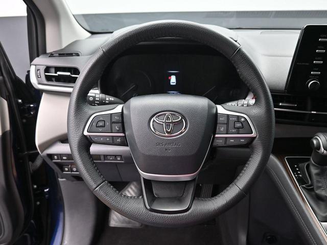 Photo of 2023 Predawn Gray Mica Toyota Sienna
