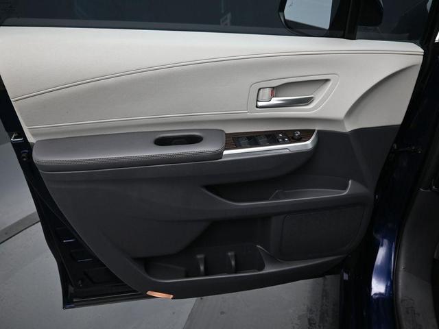 Photo of 2023 Predawn Gray Mica Toyota Sienna