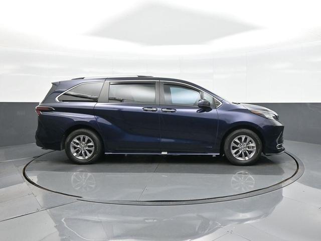 Photo of 2023 Predawn Gray Mica Toyota Sienna