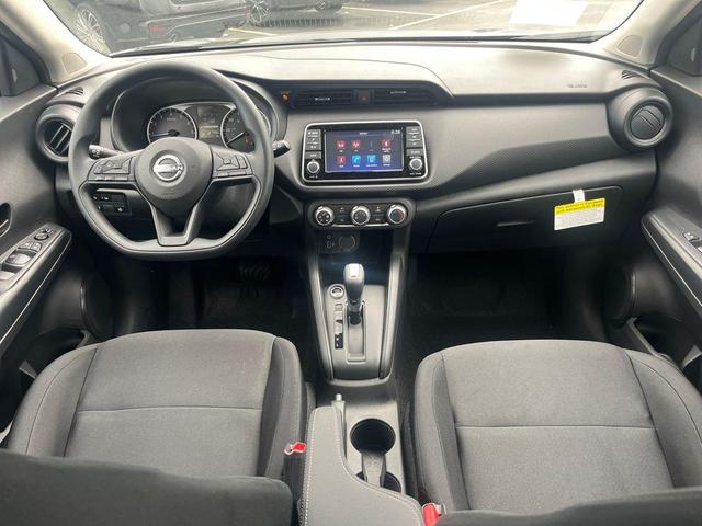 Photo of 2025 Super Black Nissan Kicks Play