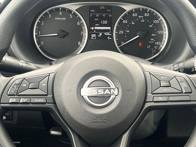Photo of 2025 Super Black Nissan Kicks Play
