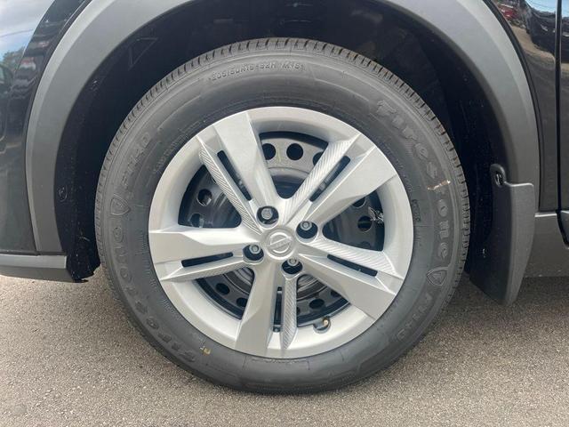 Photo of 2025 Super Black Nissan Kicks Play
