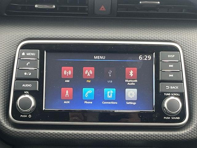 Photo of 2025 Super Black Nissan Kicks Play