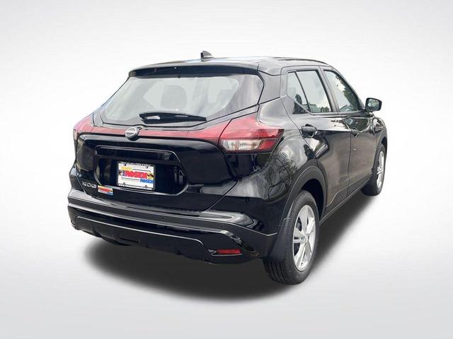 Photo of 2025 Super Black Nissan Kicks Play