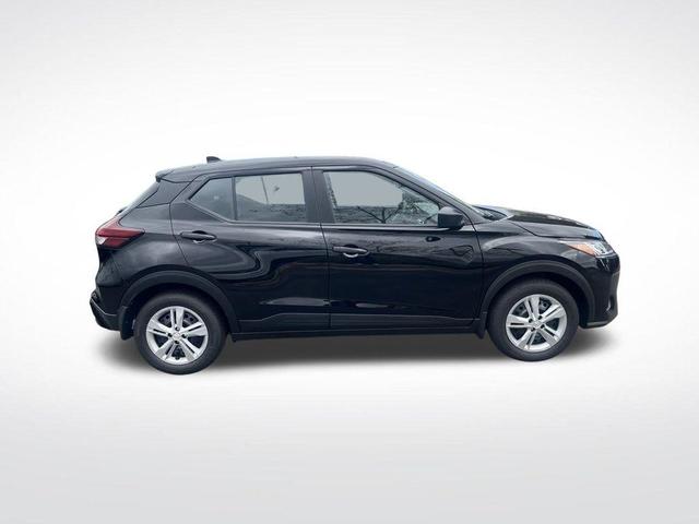 Photo of 2025 Super Black Nissan Kicks Play