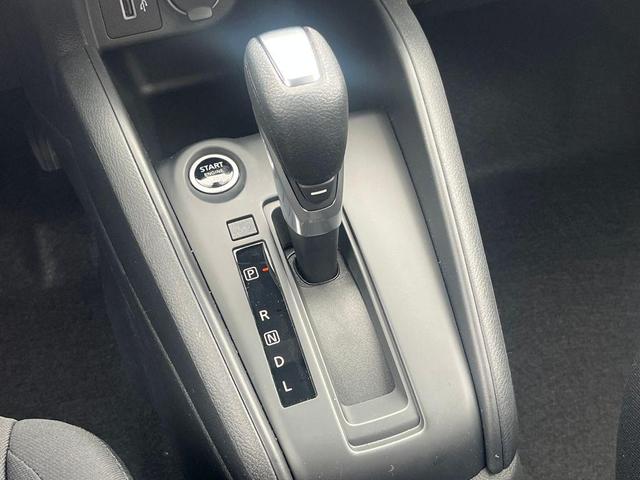 Photo of 2025 Super Black Nissan Kicks Play