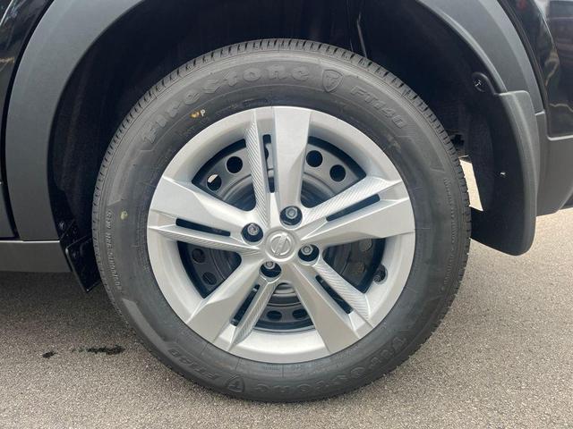Photo of 2025 Super Black Nissan Kicks Play