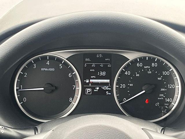 Photo of 2025 Super Black Nissan Kicks Play